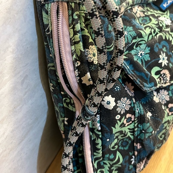 KAVU SidewinderCrossbody
Bag. - Picture 5 of 15